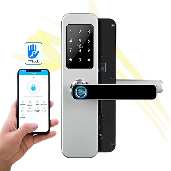 SMART DOOR LOCK TUYA WIFI APP / TTlock app • Alluminium Alloy =Tempered glass • Faceplate size : 370x75 mm ES296F